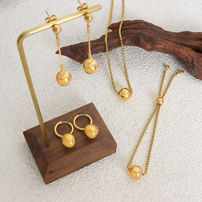 Radiant Round 18k Gold Jewelry Ensemble set