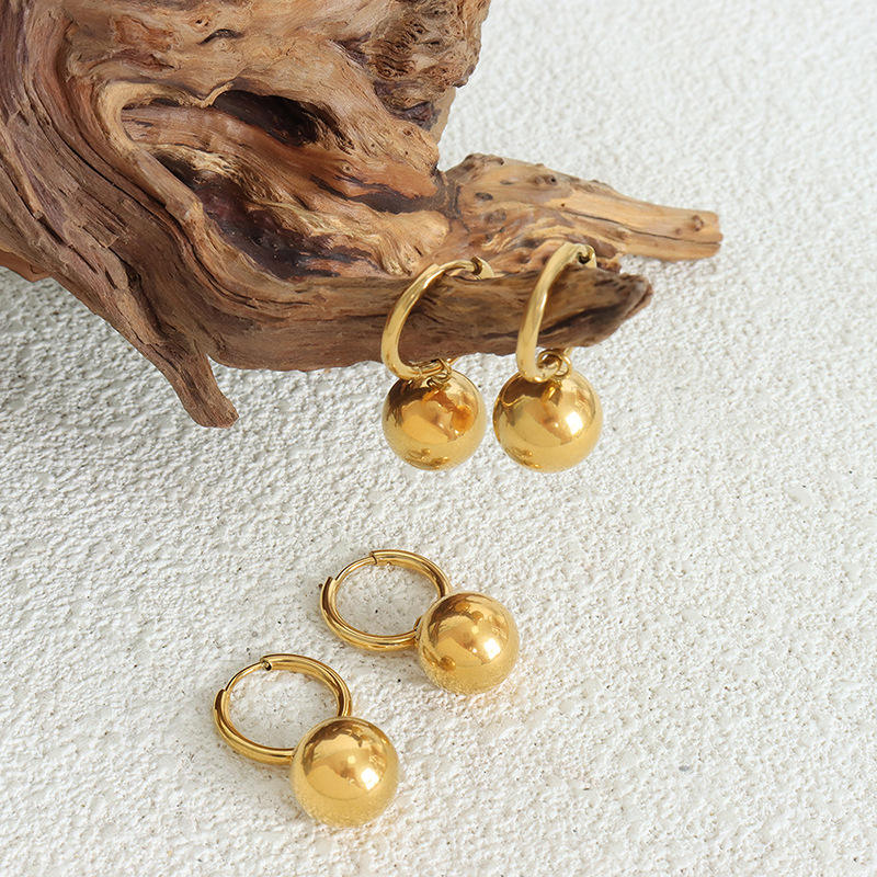 Radiant Round 18k Gold Jewelry Ensemble set