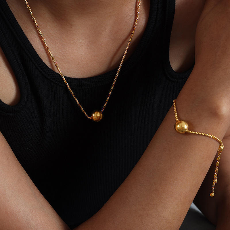 Radiant Round 18k Gold Jewelry Ensemble set