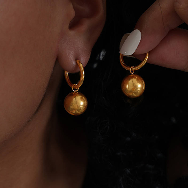 Radiant Round 18k Gold Jewelry Ensemble set
