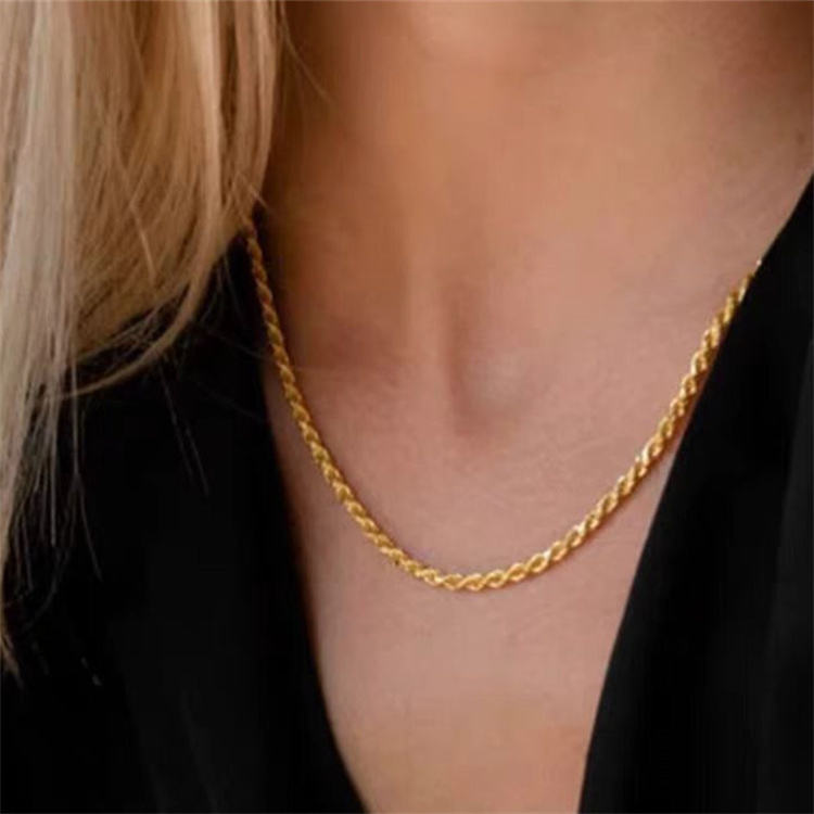 Twisted 18k Gold Signature Necklace